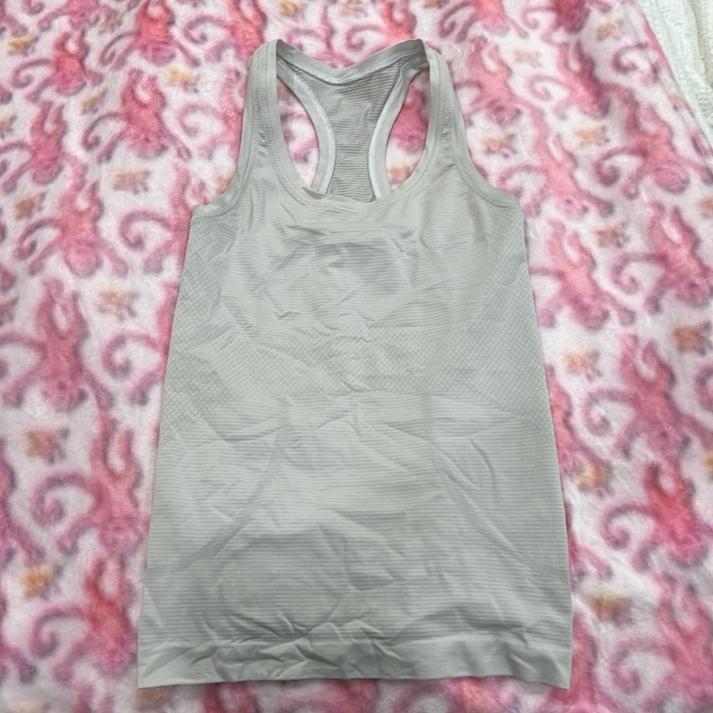 🤍TRADE ONLY! White Lululemon Swiftly Tank 2.0 - Size 2! 🤍